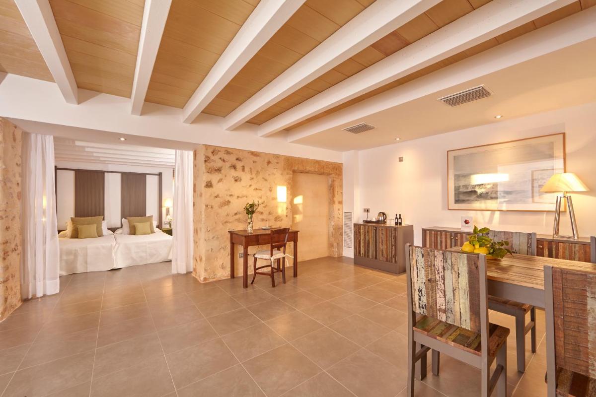 Cama o camas de una habitación en Bennoc Petit Hotel - Only Adults