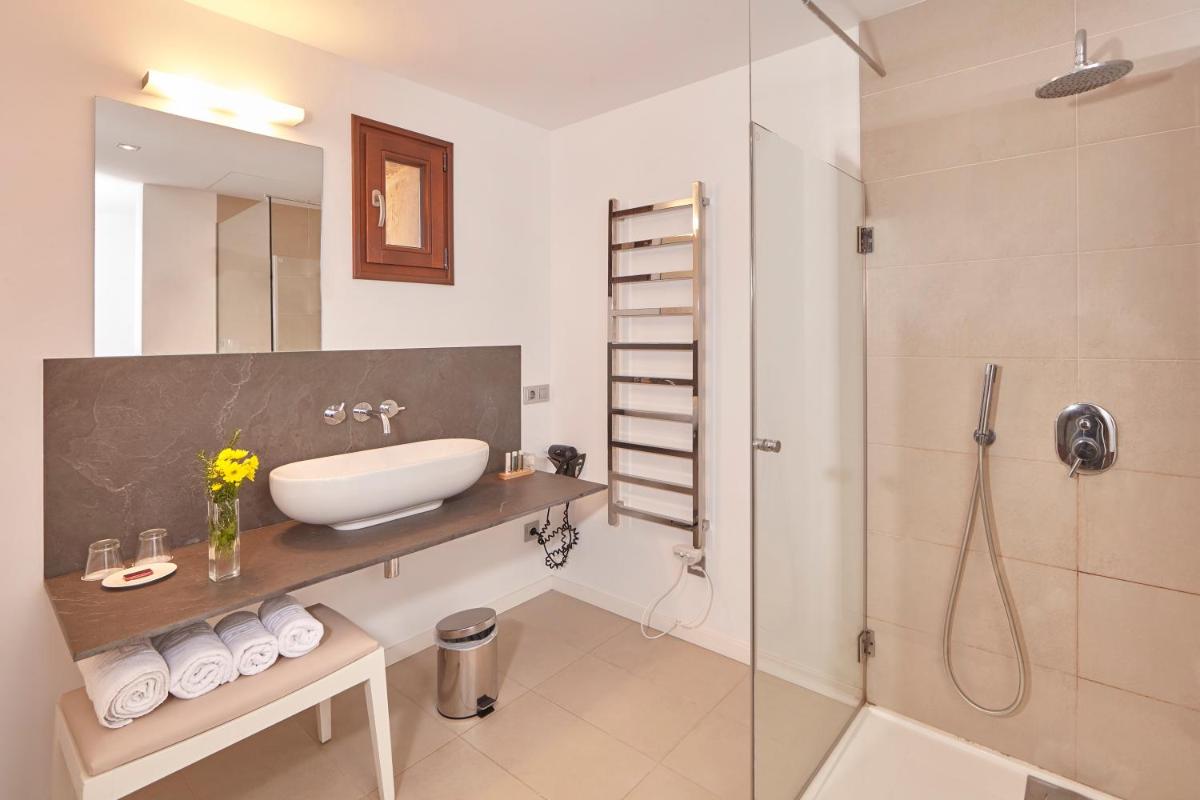 Un baño de Bennoc Petit Hotel - Only Adults