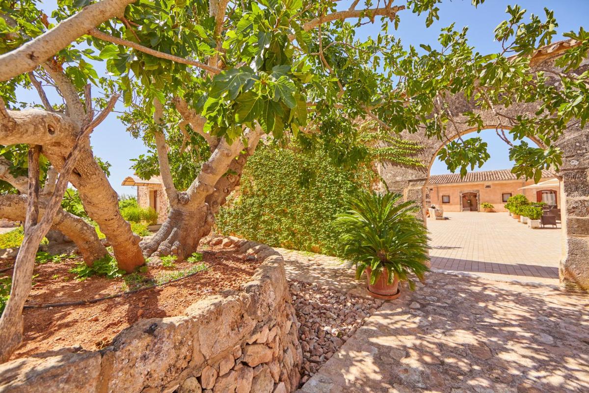 Imagen de la galería de Bennoc Petit Hotel - Only Adults, en Llucmajor
