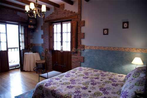 Cama o camas de una habitación en Hotel "Posada de Cantabria EL SOLAR" -Cenas típicas y Gintonic- Bar -Terraza panorámica