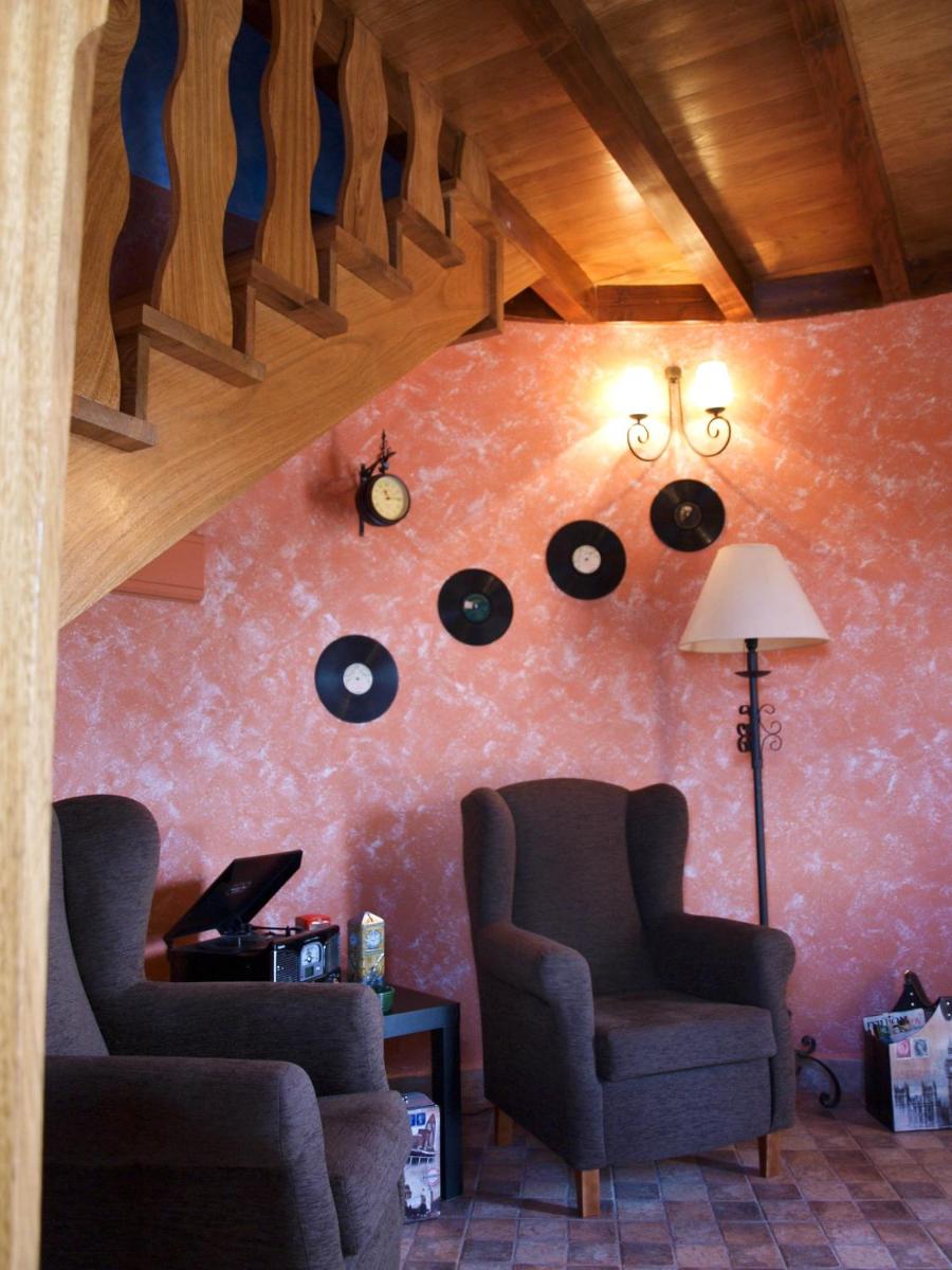 Zona de estar de Hotel "Posada de Cantabria EL SOLAR" -Cenas típicas y Gintonic- Bar -Terraza panorámica