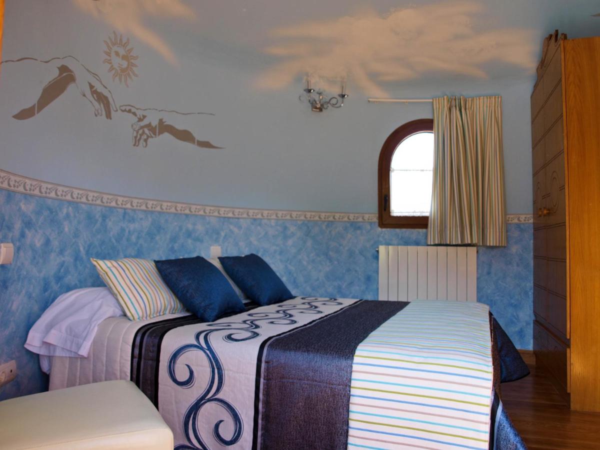 Cama o camas de una habitación en Hotel "Posada de Cantabria EL SOLAR" -Cenas típicas y Gintonic- Bar -Terraza panorámica