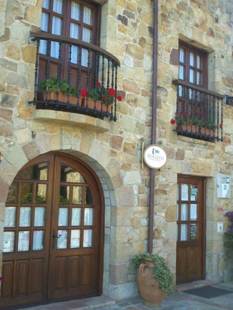 Fachada o entrada de Hotel "Posada de Cantabria EL SOLAR" -Cenas típicas y Gintonic- Bar -Terraza panorámica
