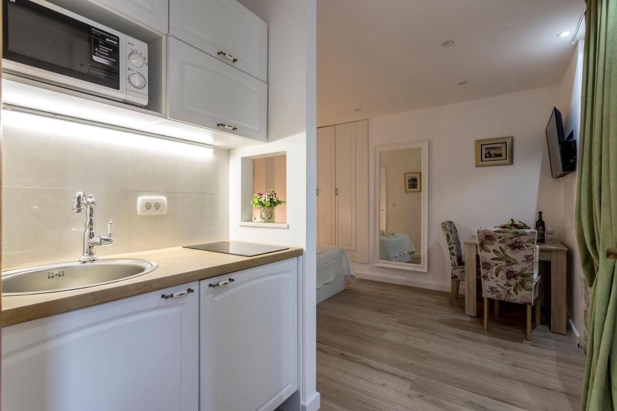 Split Center Apartments - Housity