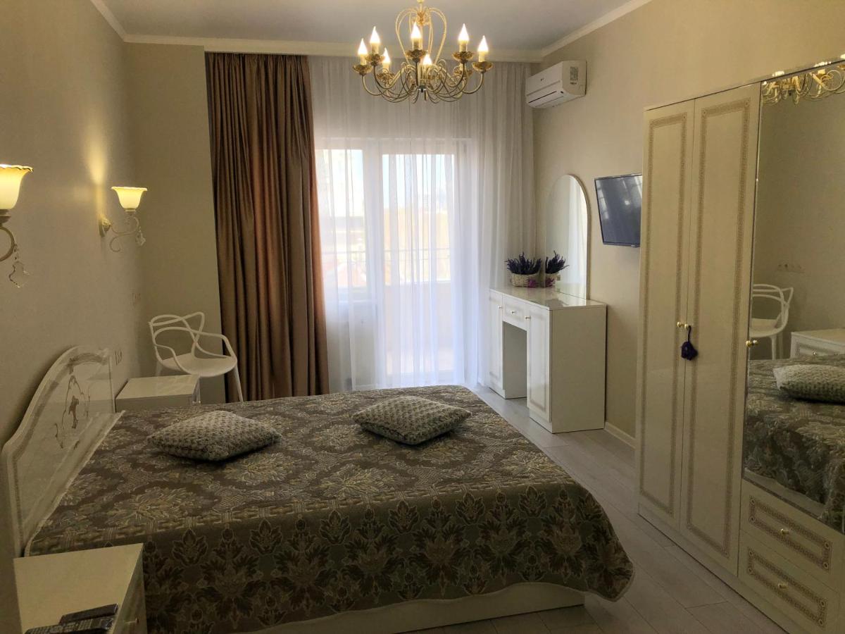 White Lily - Housity