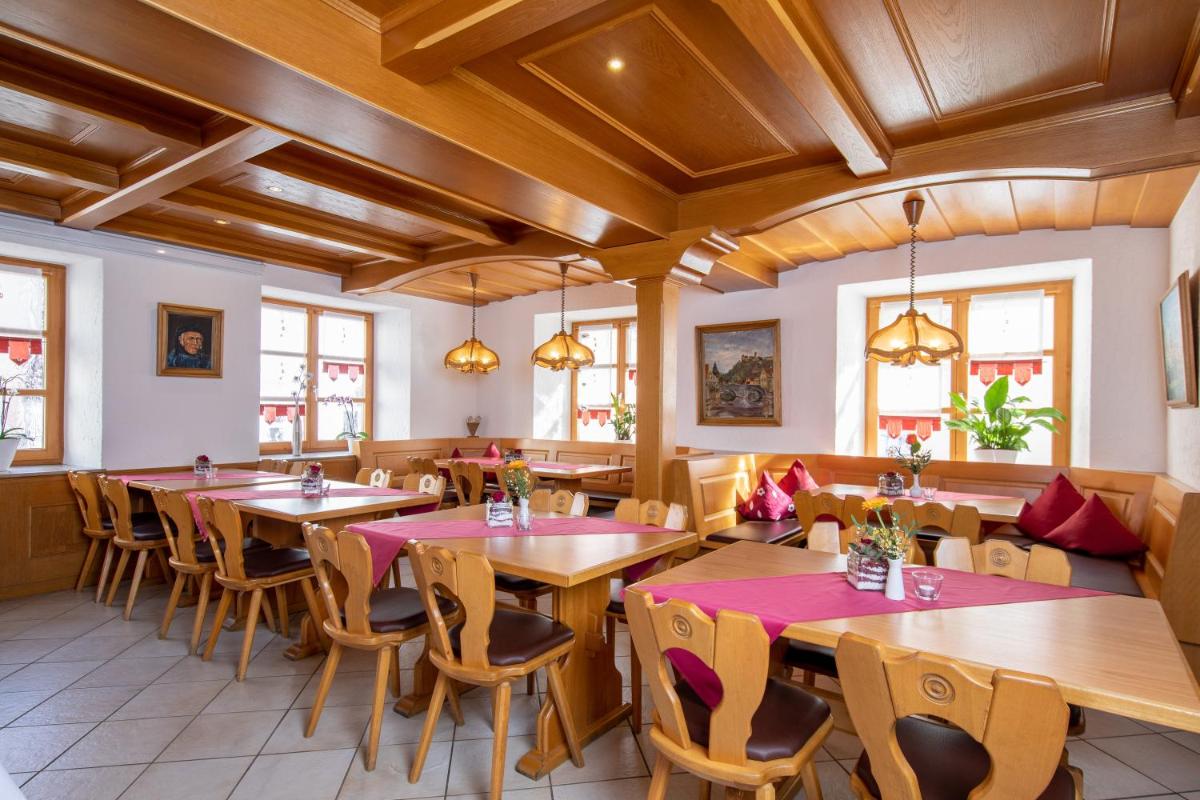 Hotel-Restaurant Straussen - Housity