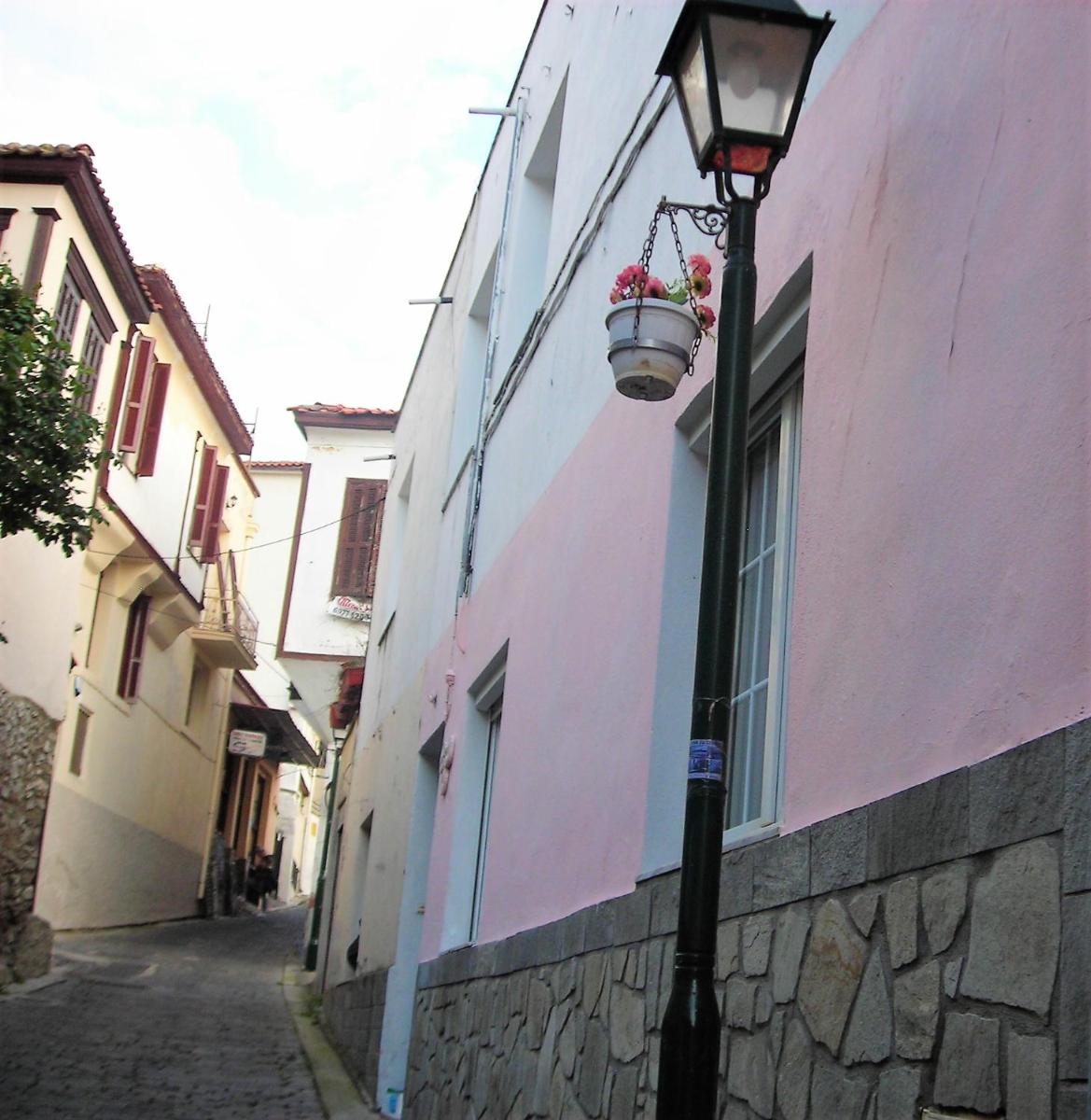 Nikol & Stella's House - Housity