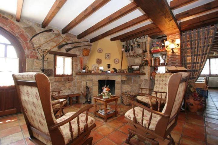 Zona de estar de Hotel "Posada de Cantabria EL SOLAR" -Cenas típicas y Gintonic- Bar -Terraza panorámica