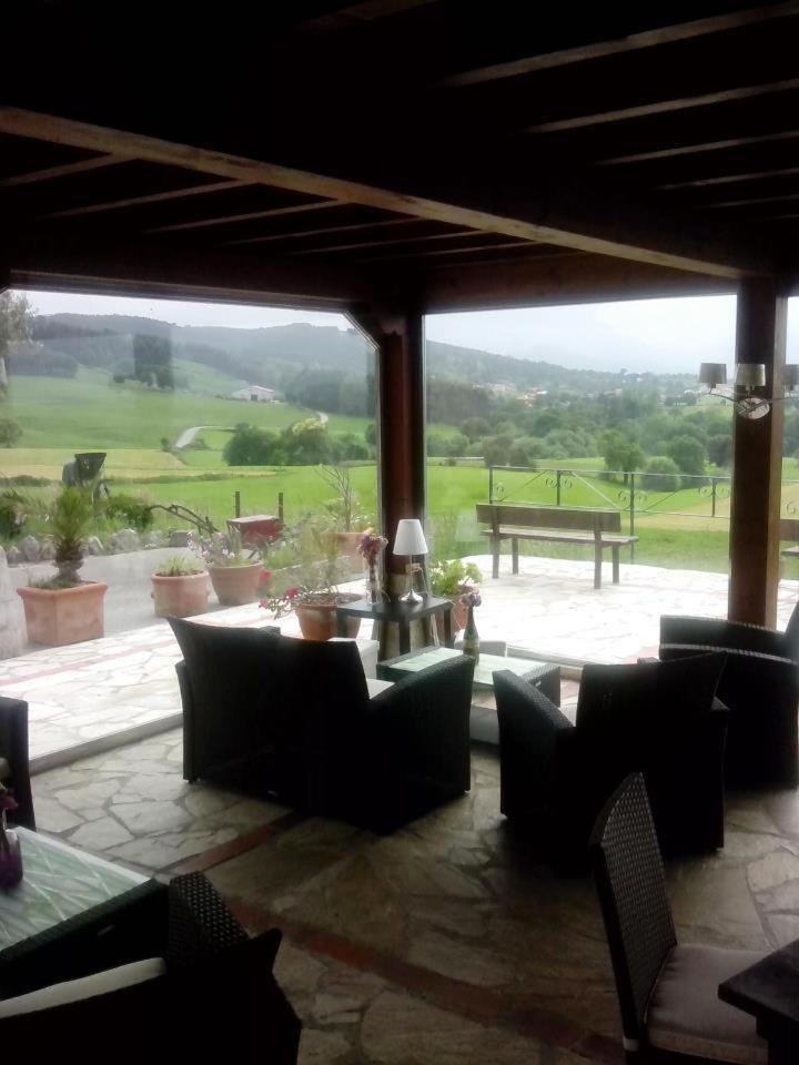 Zona de estar de Hotel "Posada de Cantabria EL SOLAR" -Cenas típicas y Gintonic- Bar -Terraza panorámica