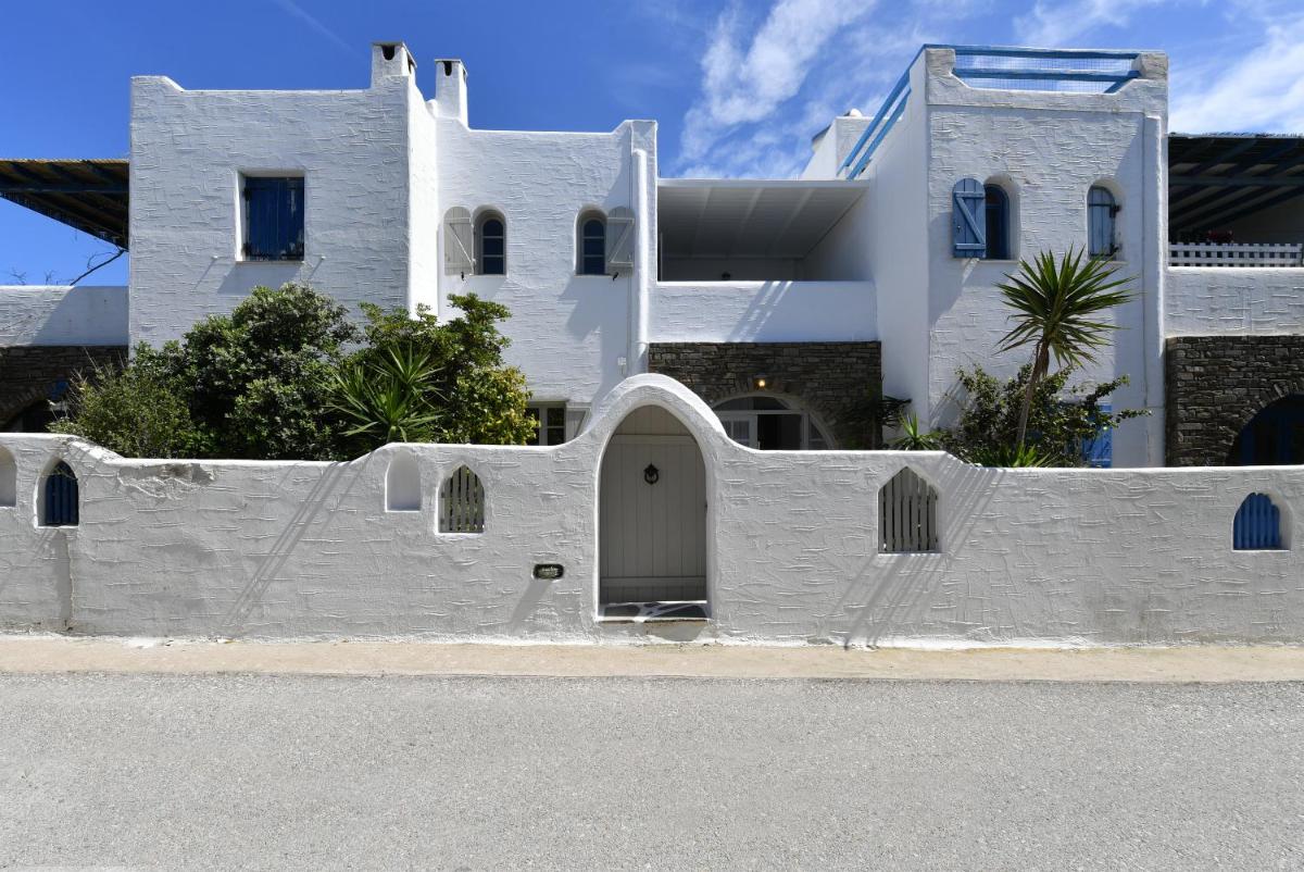 Santa Flora 3 Bedroom House â Parikiaâs Edge - Housity