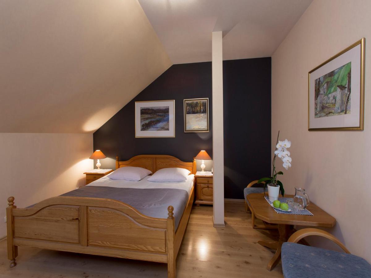 Pensjonat Pod Lipami - Housity