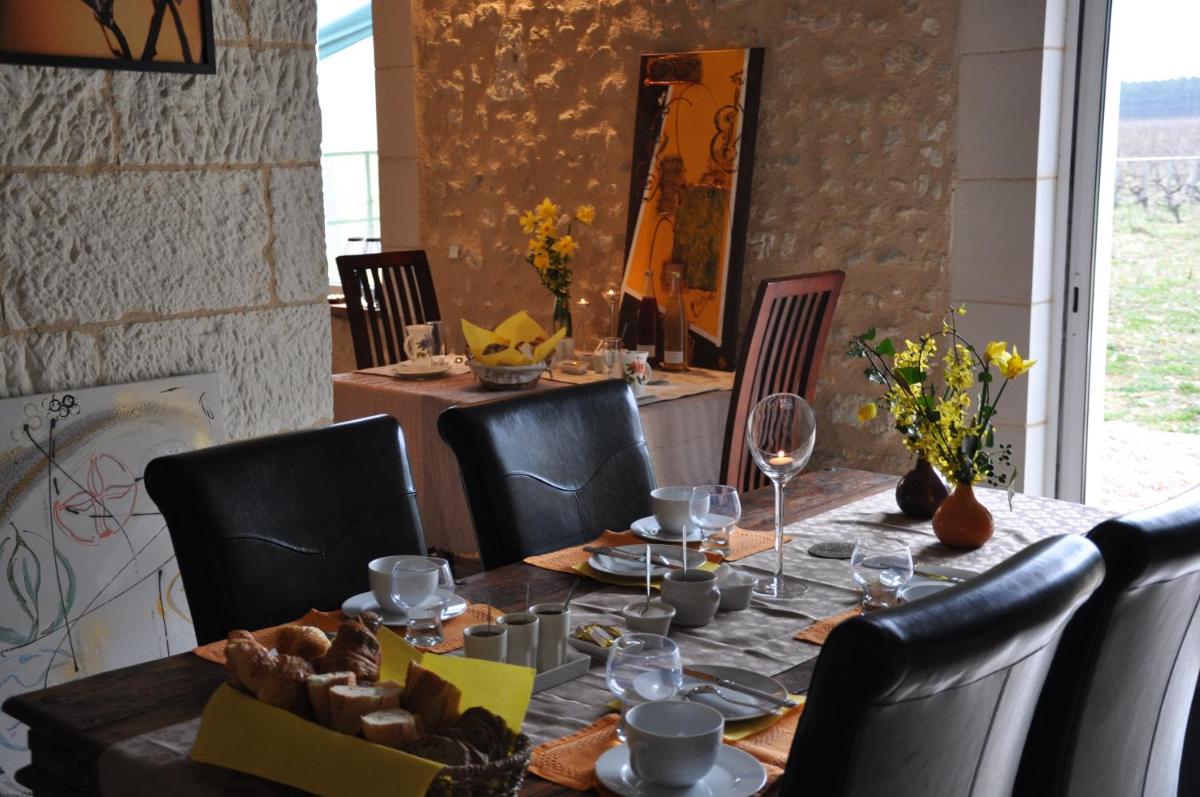 Les Pierres D'aurèle Chambres d'Hôtes - Housity