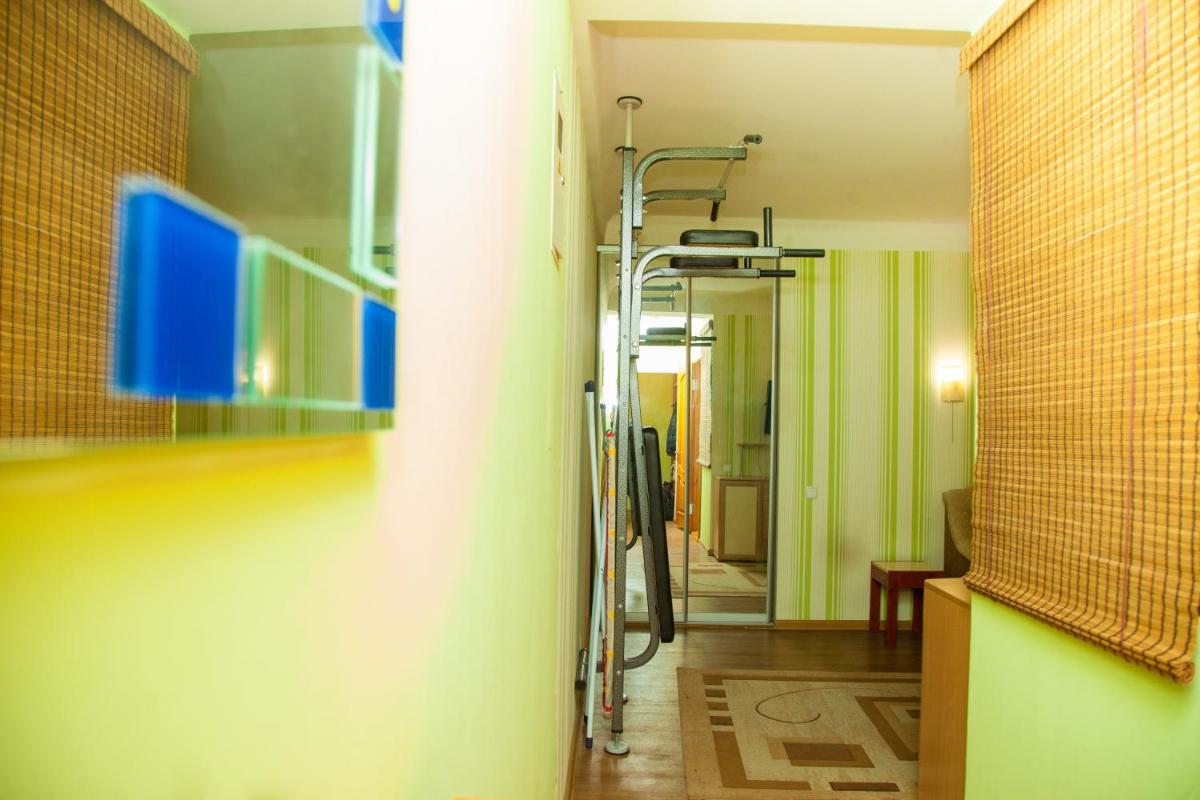 Semi-luxury Apartment on Nezalezhnoi Ukr?iny 65-B near Intourist Hotel - Housity