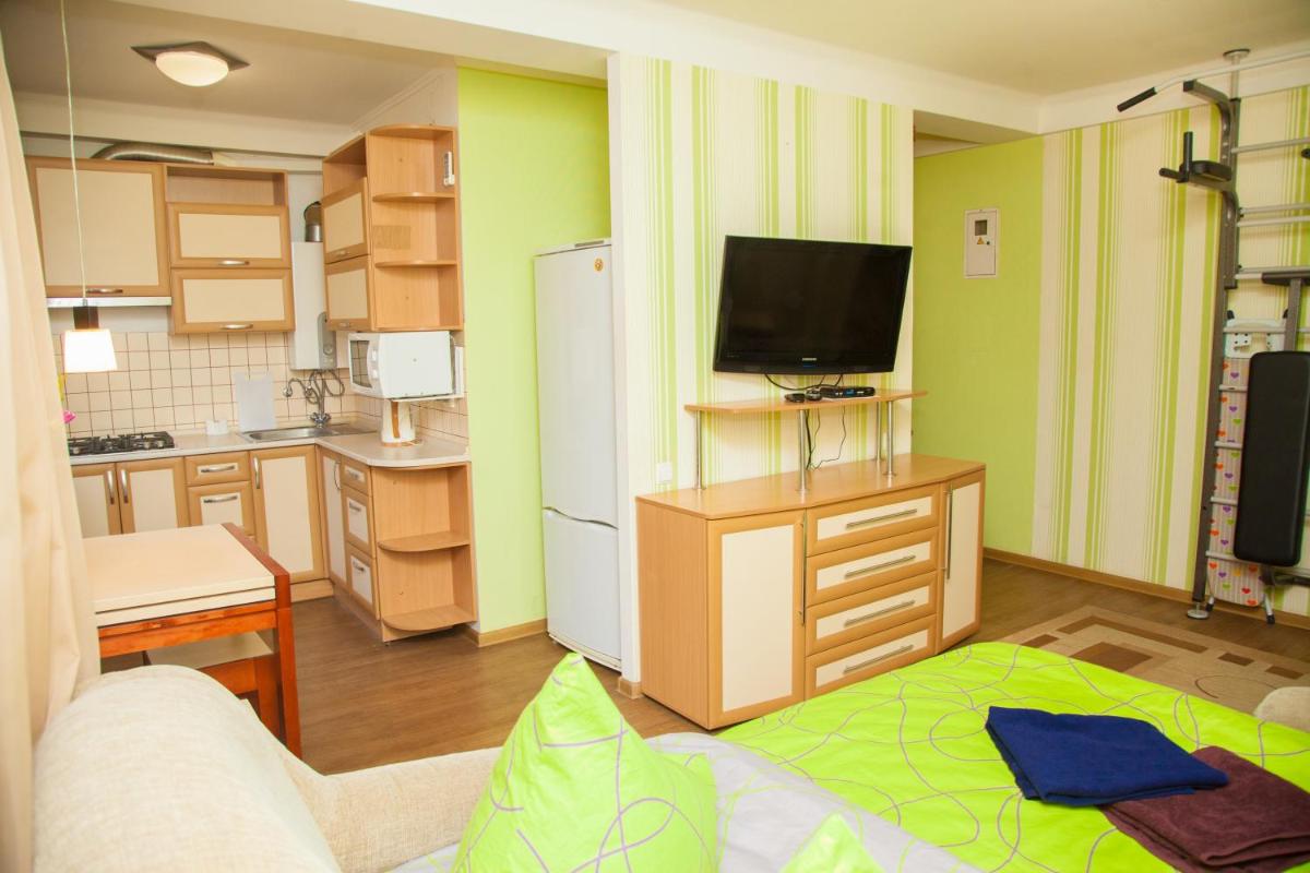 Semi-luxury Apartment on Nezalezhnoi Ukr?iny 65-B near Intourist Hotel - Housity