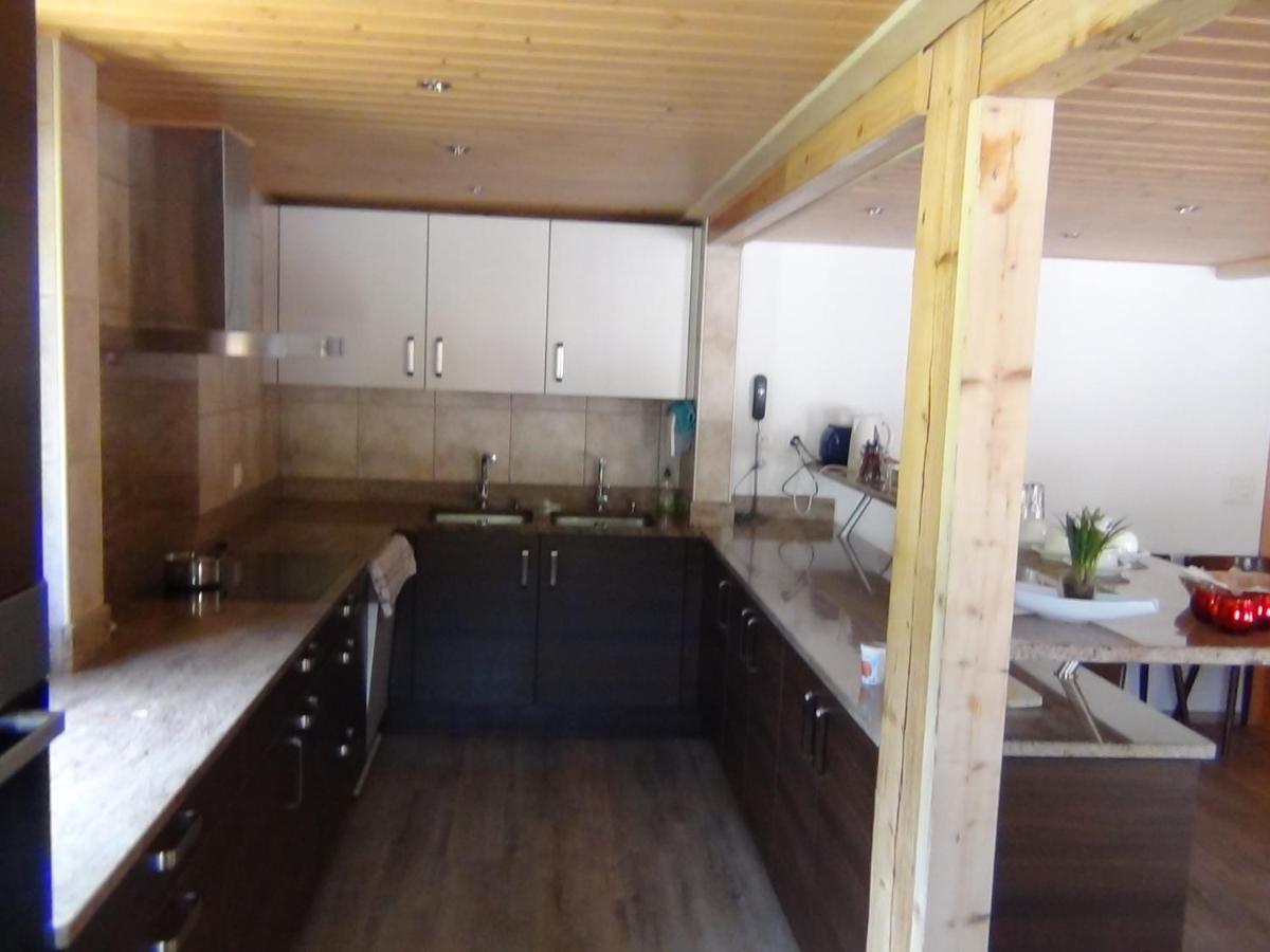 Chalet Suisse Bed and Breakfast - Housity