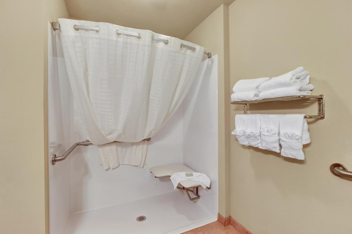 Cobblestone Hotel & Suites - Waynesboro - Housity