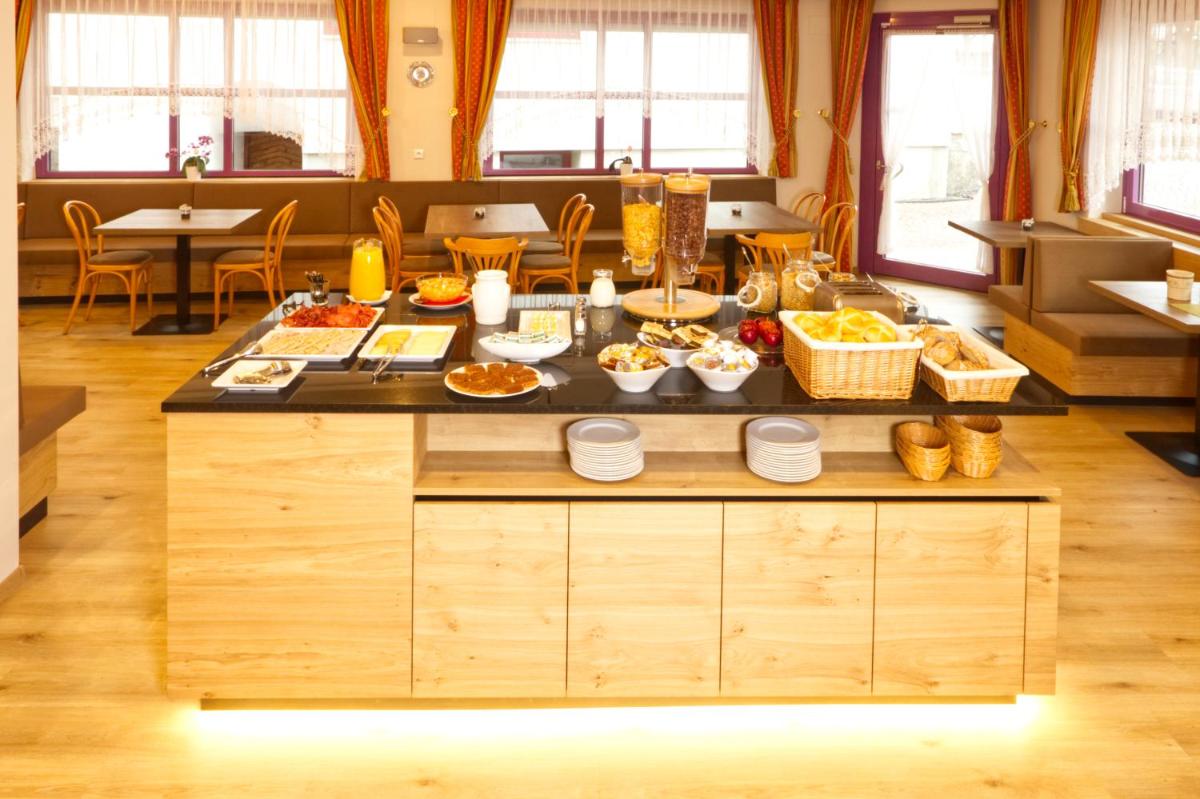 Pension & Residence Astoria - Housity
