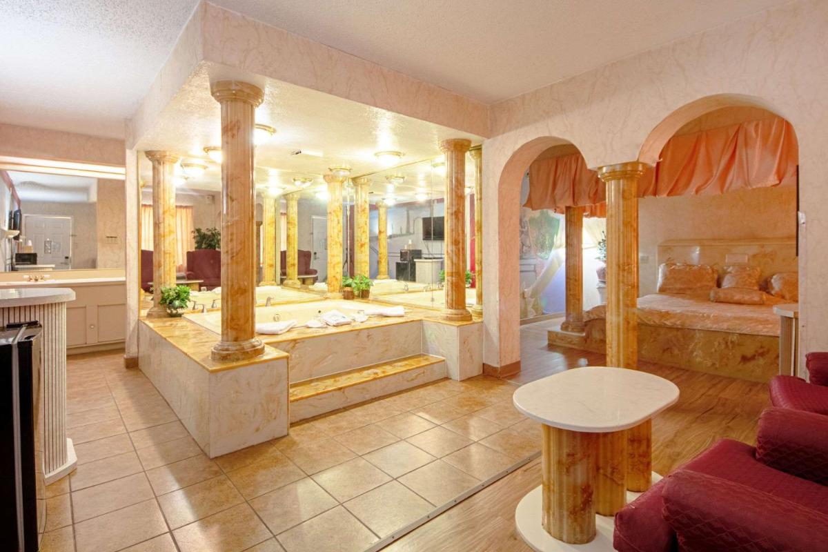 Economy Inn & Suites - Housity