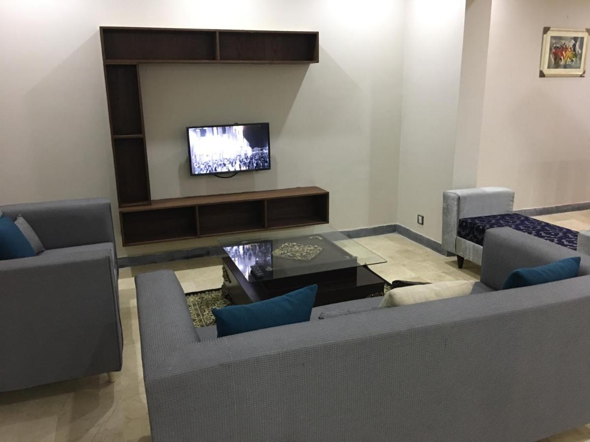 Suitetrails - Apartment near Shaukat Khanum