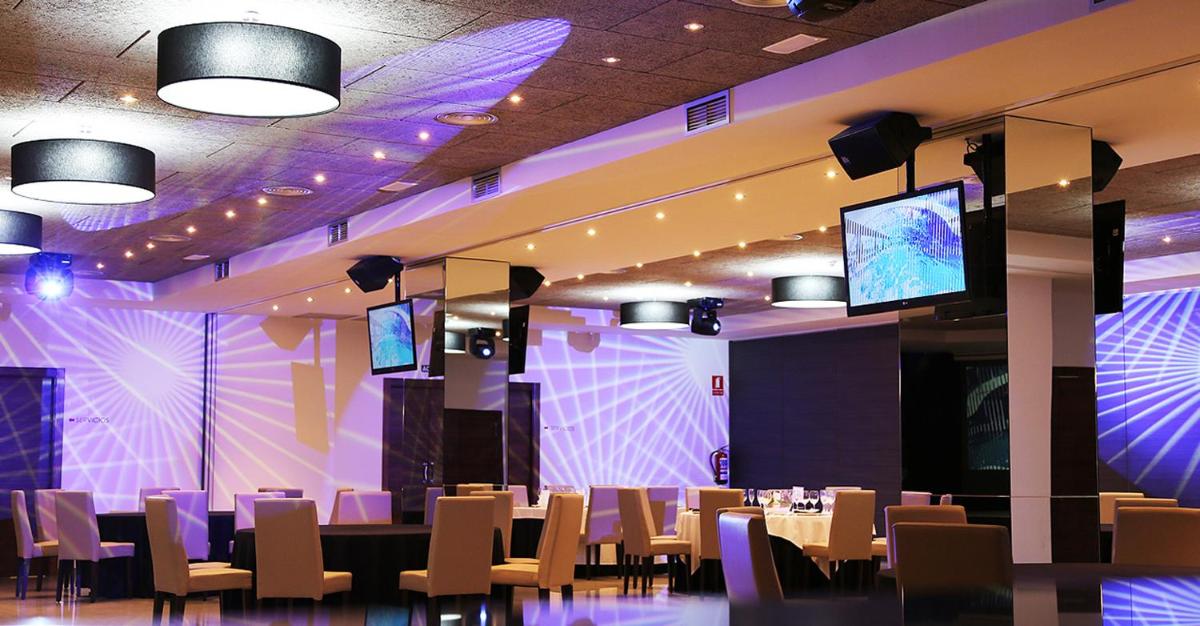 Una televisión o centro de entretenimiento en Dña Monse Hotel Spa & Golf