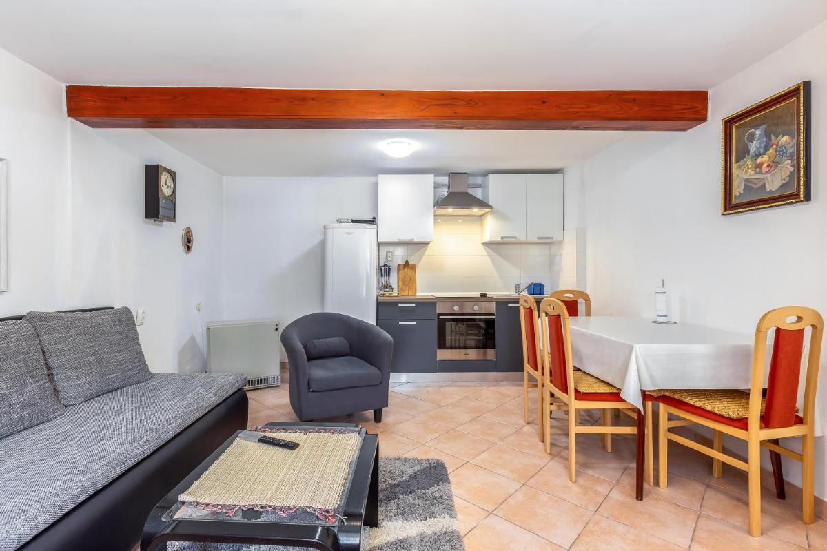 Apartment Lucija - Housity