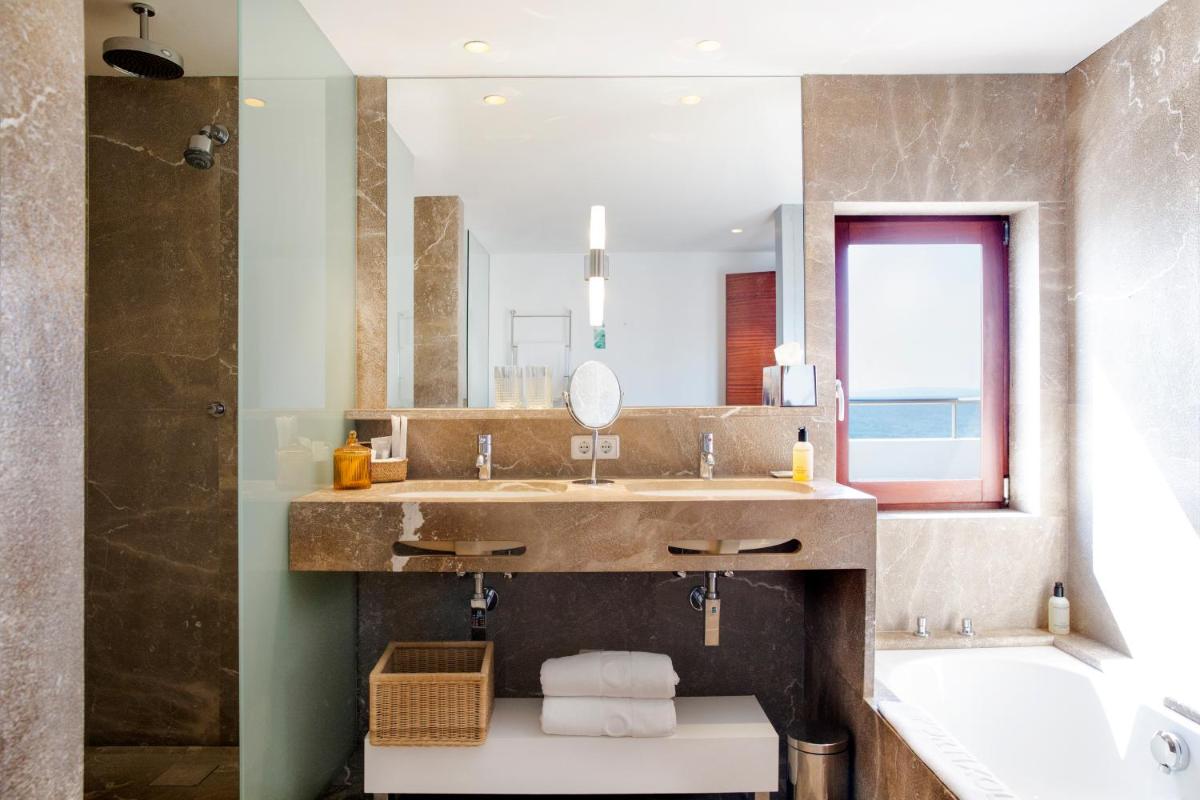 Un baño de Portixol Hotel & Restaurant
