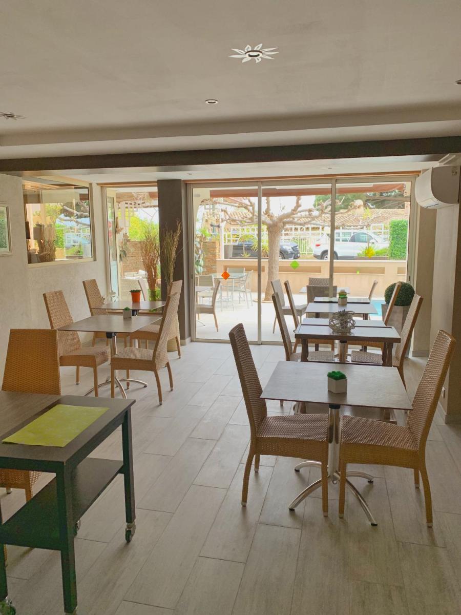 Coin salon dans l'établissement Hôtel Beau Soleil