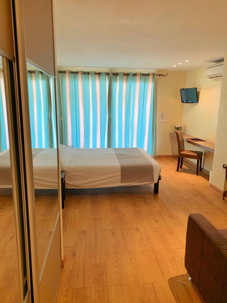 Un ou plusieurs lits dans un hébergement de l'établissement Hôtel Beau Soleil