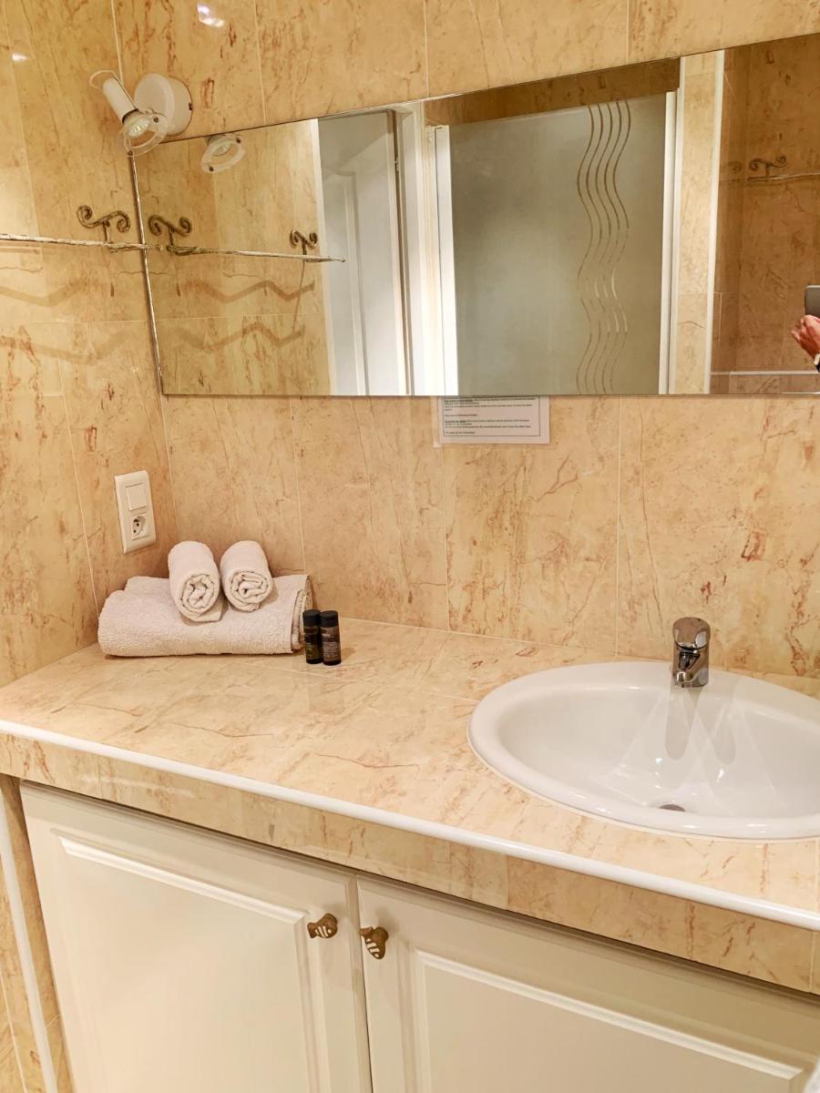 Salle de bains dans l'établissement Hôtel Beau Soleil