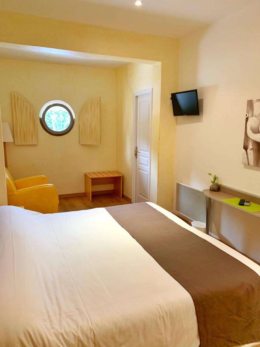 Un ou plusieurs lits dans un hébergement de l'établissement Hôtel Beau Soleil