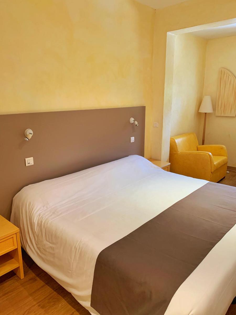 Un ou plusieurs lits dans un hébergement de l'établissement Hôtel Beau Soleil