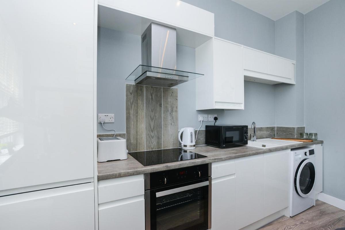 Arena Apartments - Stylish and Homely Apartments by the Ice Arena with Parking - Housity