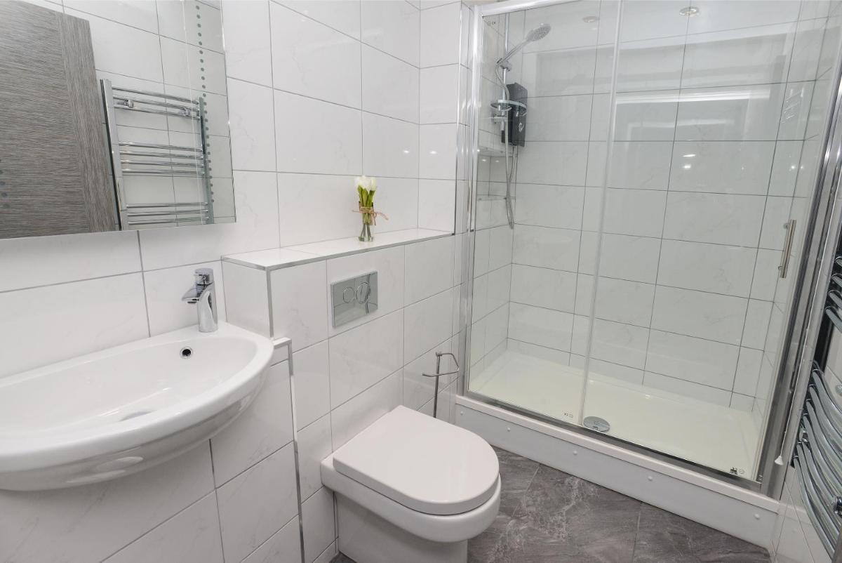 Arena Apartments - Stylish and Homely Apartments by the Ice Arena with Parking - Housity