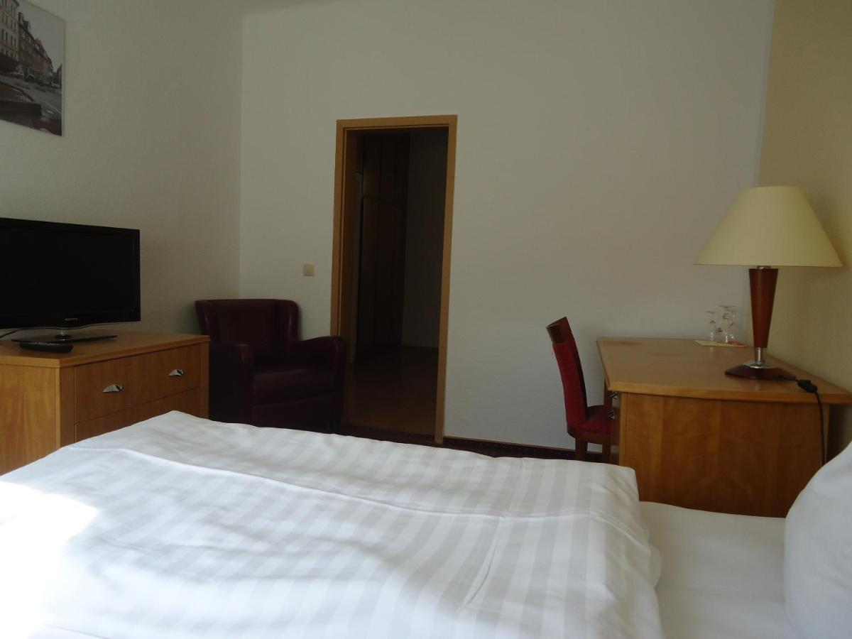 Hotel Schweizer Hof - Housity