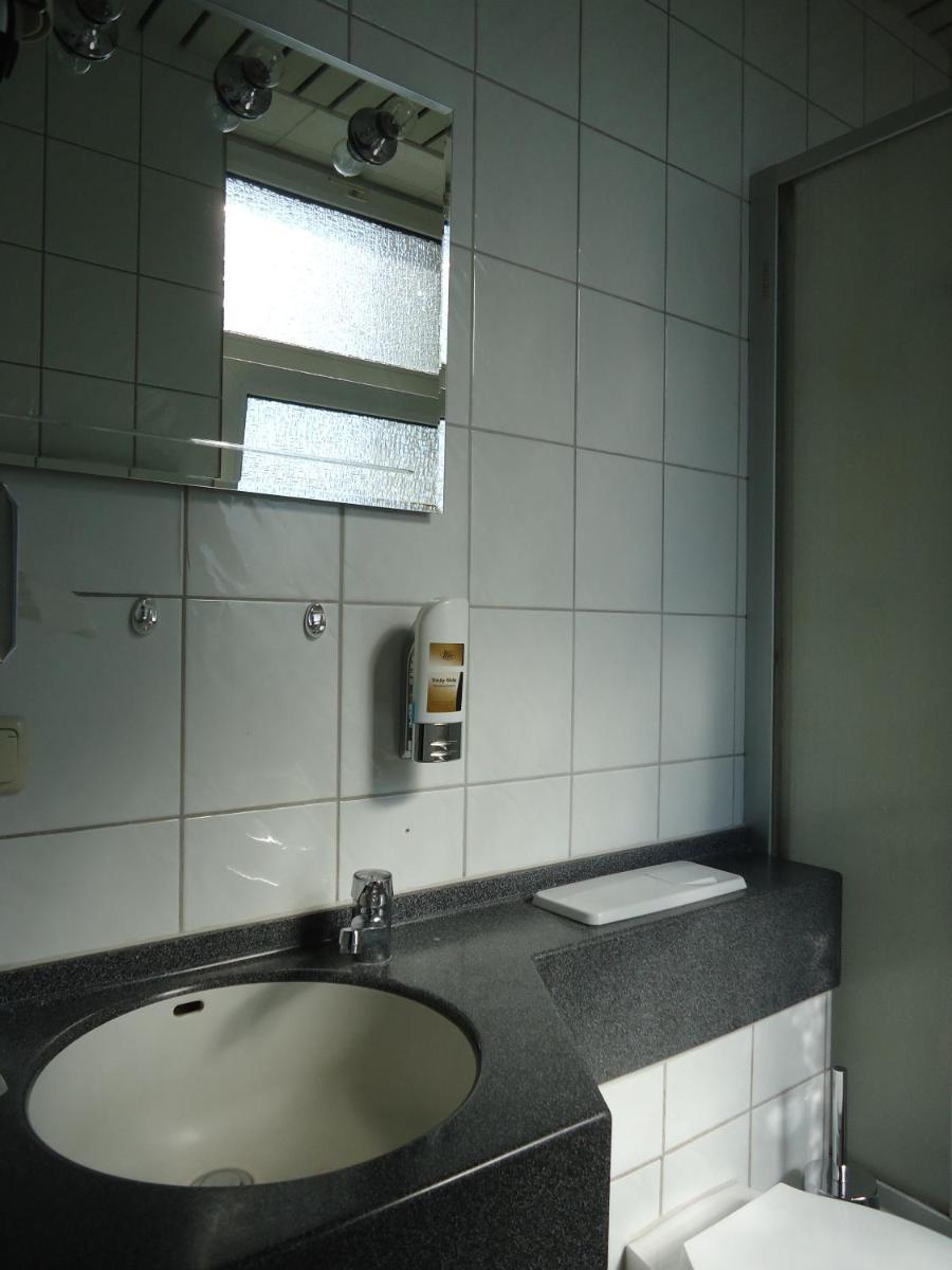 Hotel Schweizer Hof - Housity