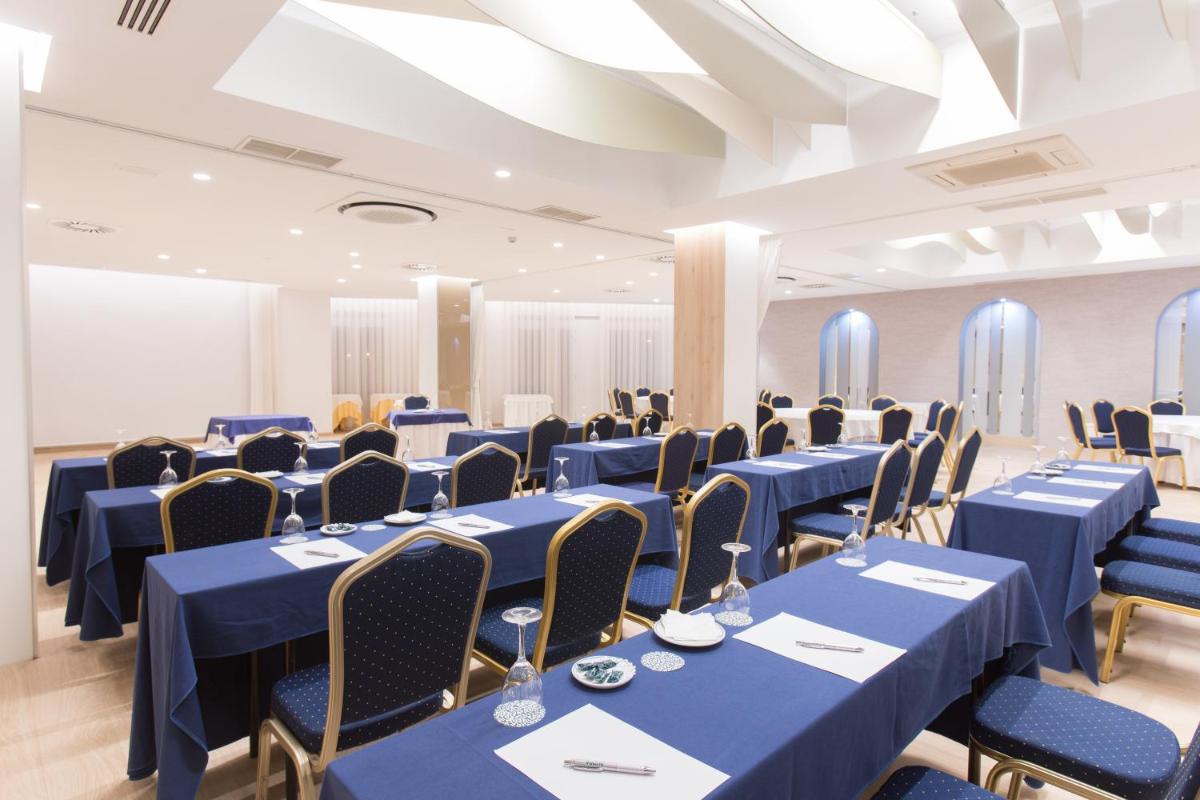Zona business o sala de conferencias en Hotel Olympia Valencia