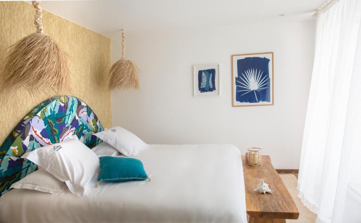 Un ou plusieurs lits dans un hébergement de l'établissement Les Bulles de Mer - Hotel & Spa sur la Plage