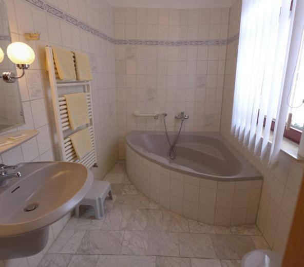 Hotel Pension Am Kurzentrum - Housity