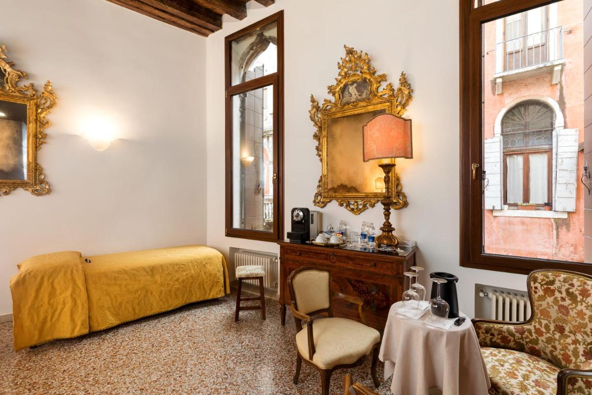 Luxury Venetian Rooms - Housity