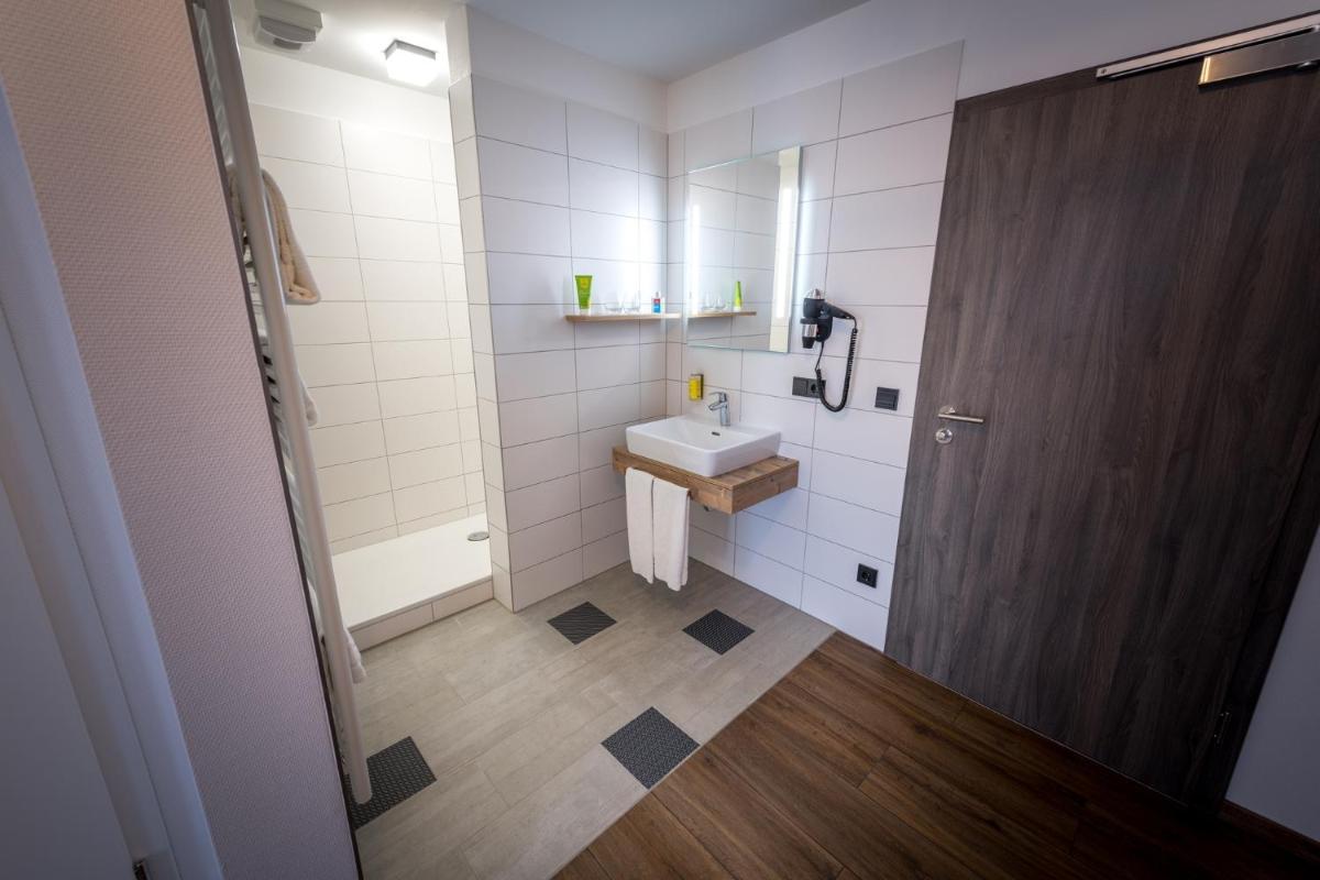Hotel & Brauerei-Gasthof Neuwirt - Housity