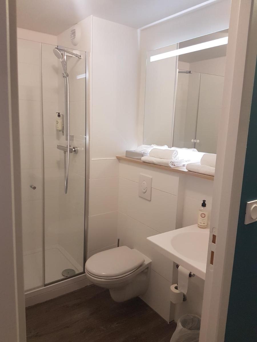 Salle de bains dans l'établissement Best Western Armor Park Dinan et Spa