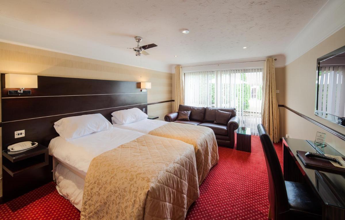 Hollies Hotel - Housity