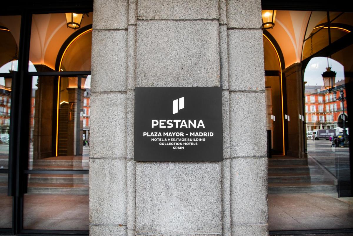 Certificado, premio, señal o documento que está expuesto en Pestana Collection Plaza Mayor