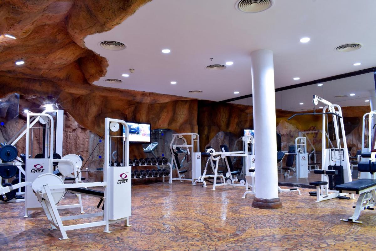 Parrotel Beach - Housity