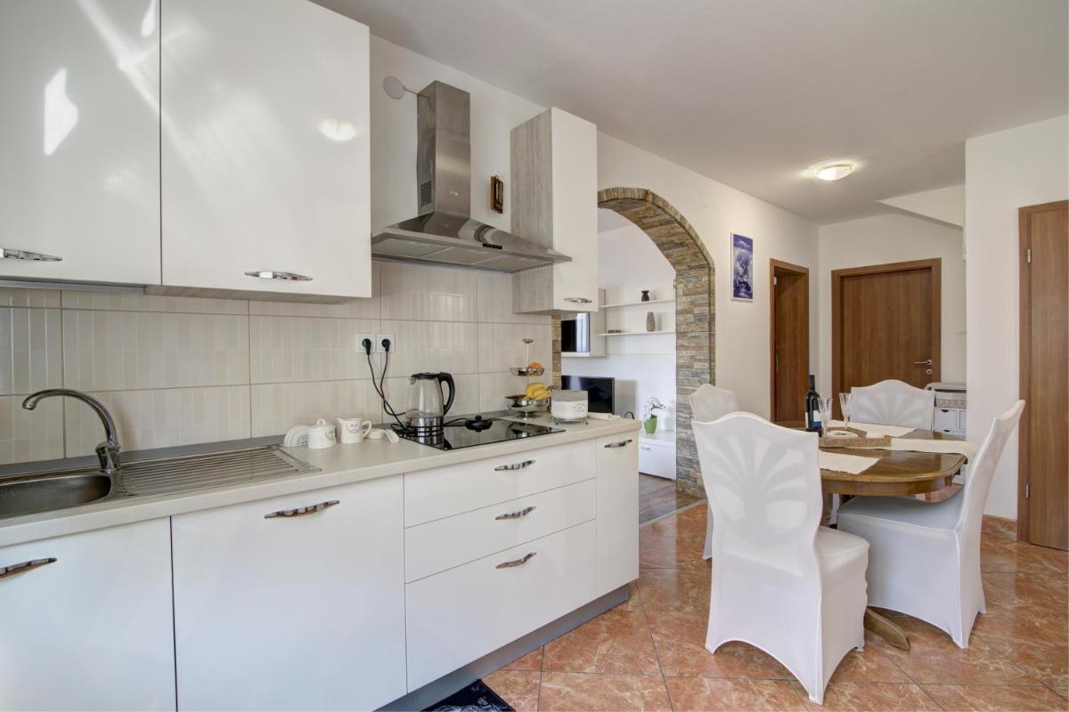 Apartment Senia - Housity