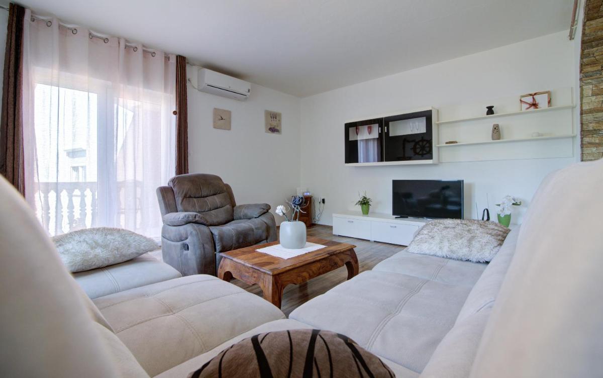 Apartment Senia - Housity