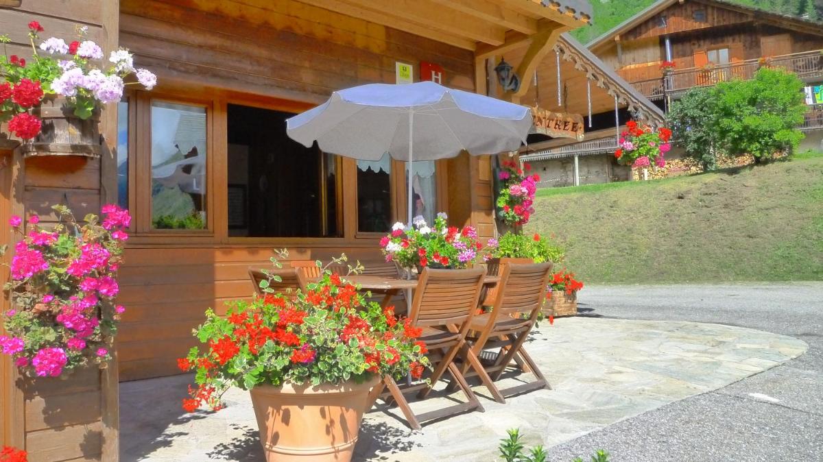 Jardin de l'établissement Hotel Le Ferraillon