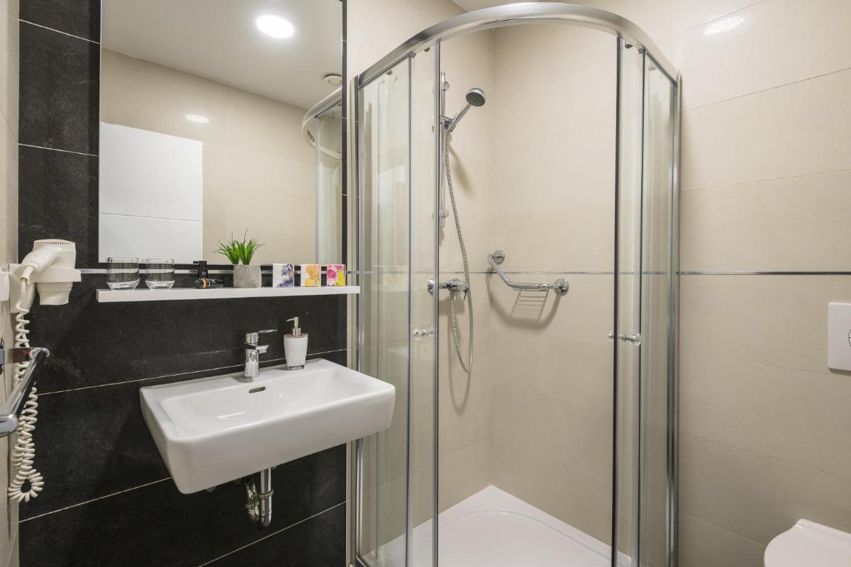 Suitetrails - Sky Apartments & Rooms