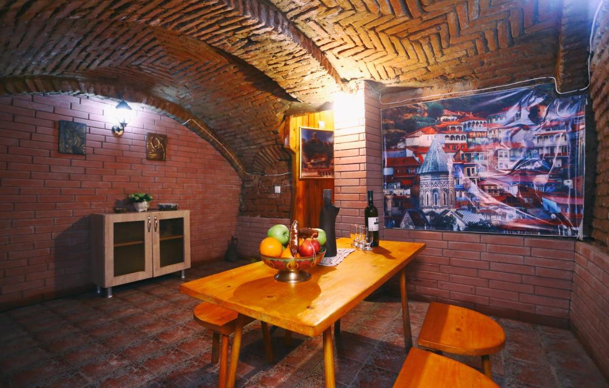 Suitetrails - Apartment on Freedom Square Diuma Street