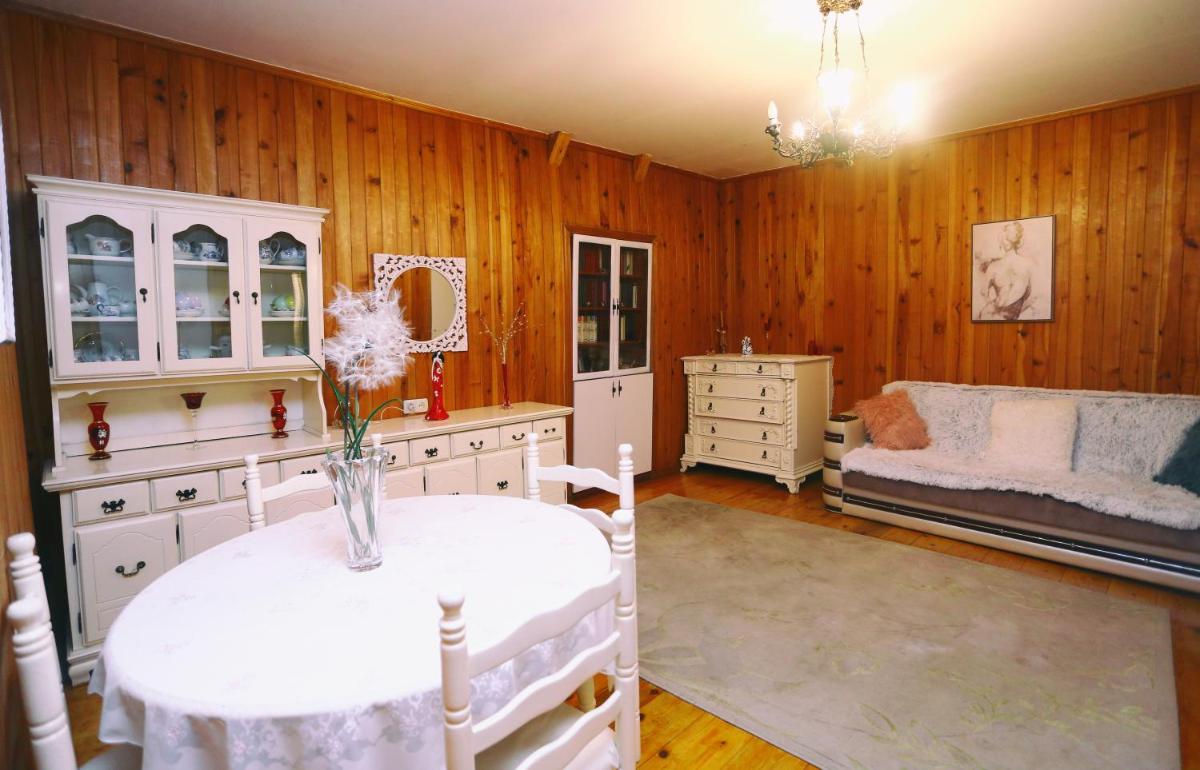 Suitetrails - Apartment on Freedom Square Diuma Street